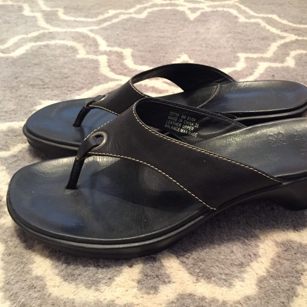 Clarks Lancaster Sandals in Black Lea 8M